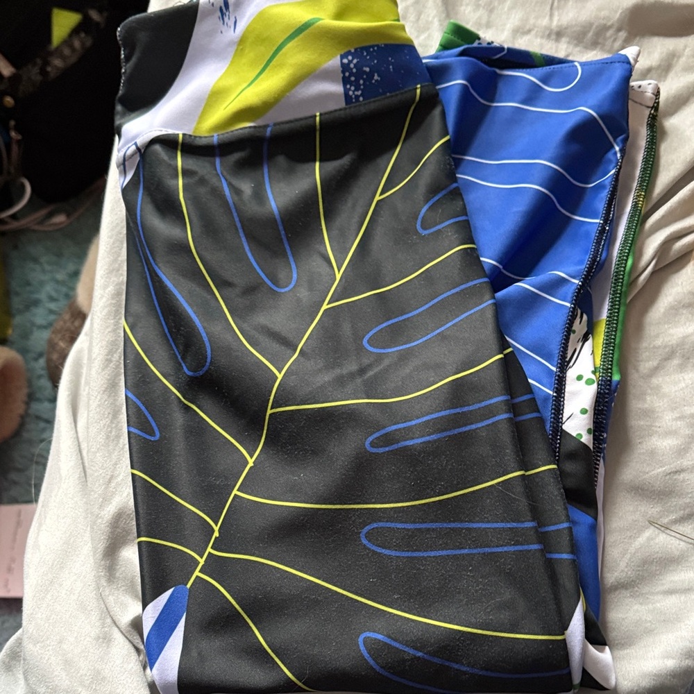 Colorful Abstract Print Capri Leggings
